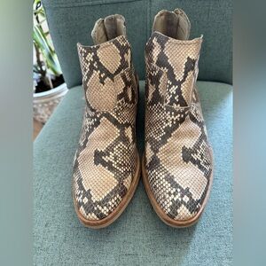 Dolce Vita Python Snake Print Embossed Ankle Booties size 9